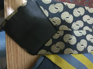 Lotes de Corbatas de Diseñador: Dior, Armani, Bale