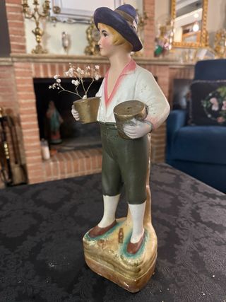 Figura antigua niño con macetas mide 40cm