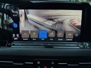 Volkswagen Golf R AKRAPOVIC FULL EXTRAS