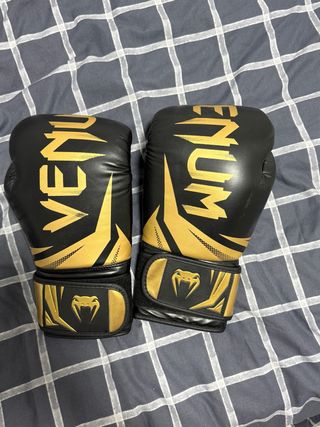 Guantes Boxeo Venum 16 oz Negros/Dorados