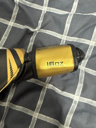 Guantes Boxeo Venum 16 oz Negros/Dorados