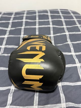 Guantes Boxeo Venum 16 oz Negros/Dorados