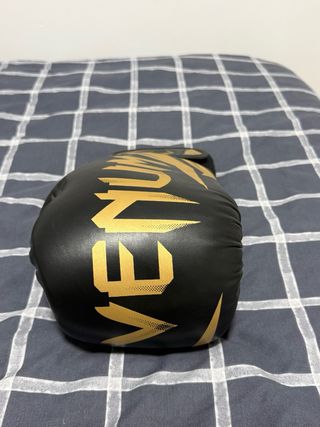 Guantes Boxeo Venum 16 oz Negros/Dorados