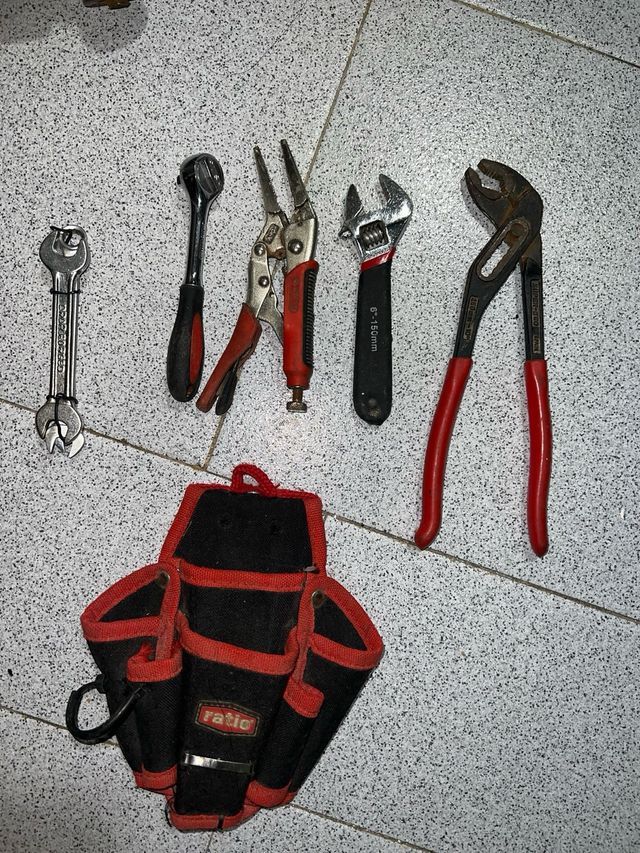 Lote Herramientas: Llave, Alicates, Llave Inglesa