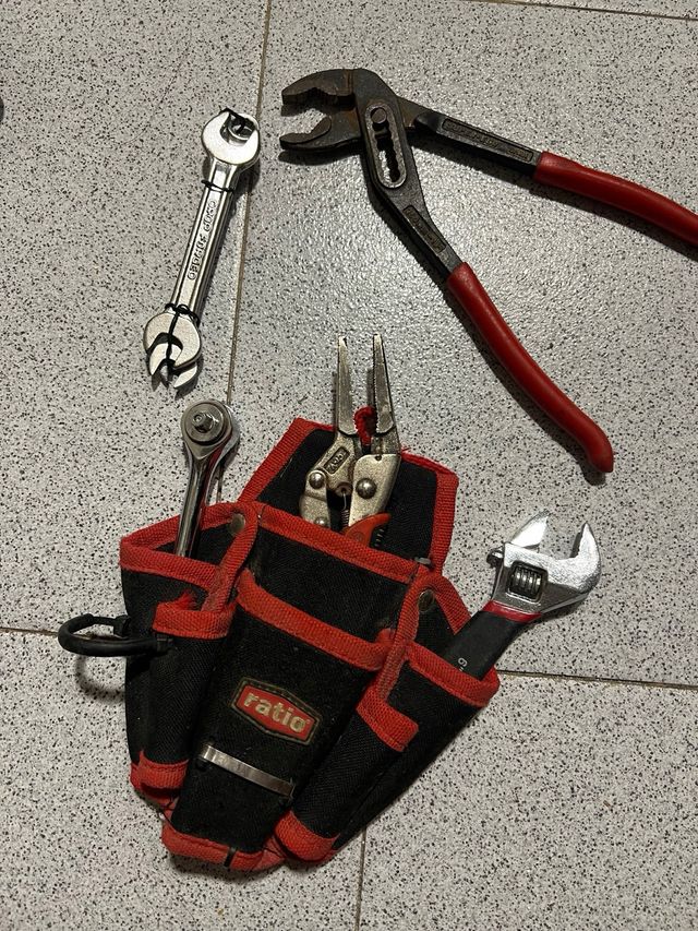 Lote Herramientas: Llave, Alicates, Llave Inglesa