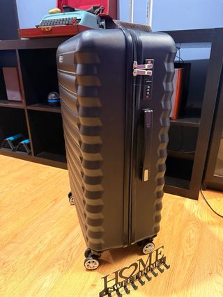 Maleta de viaje mediana negra