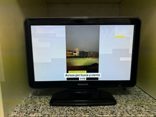 Televisor Philips 19” HD Negro y mandos