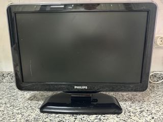 Televisor Philips 19” HD Negro y mandos