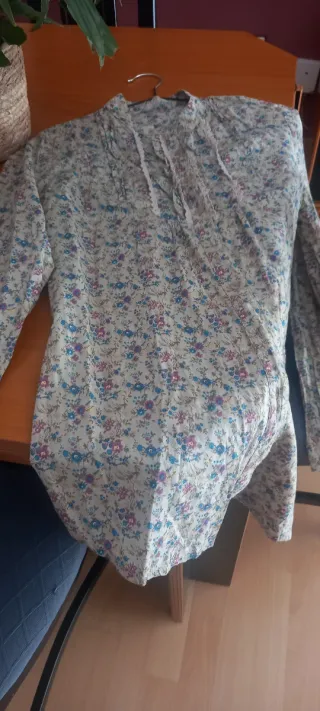 Blusa floral manga larga
