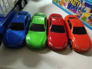 Camión Transportador Azul con Coches