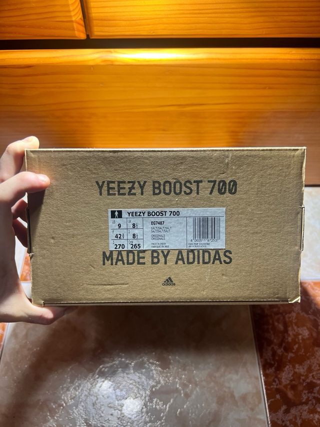 Adidas Yeezy Boost 700