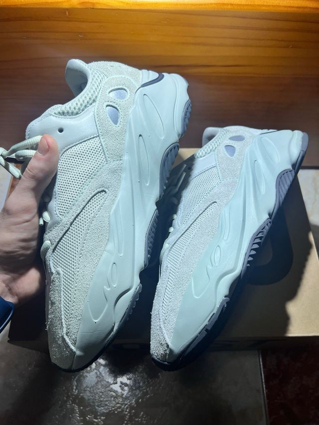 Adidas Yeezy Boost 700