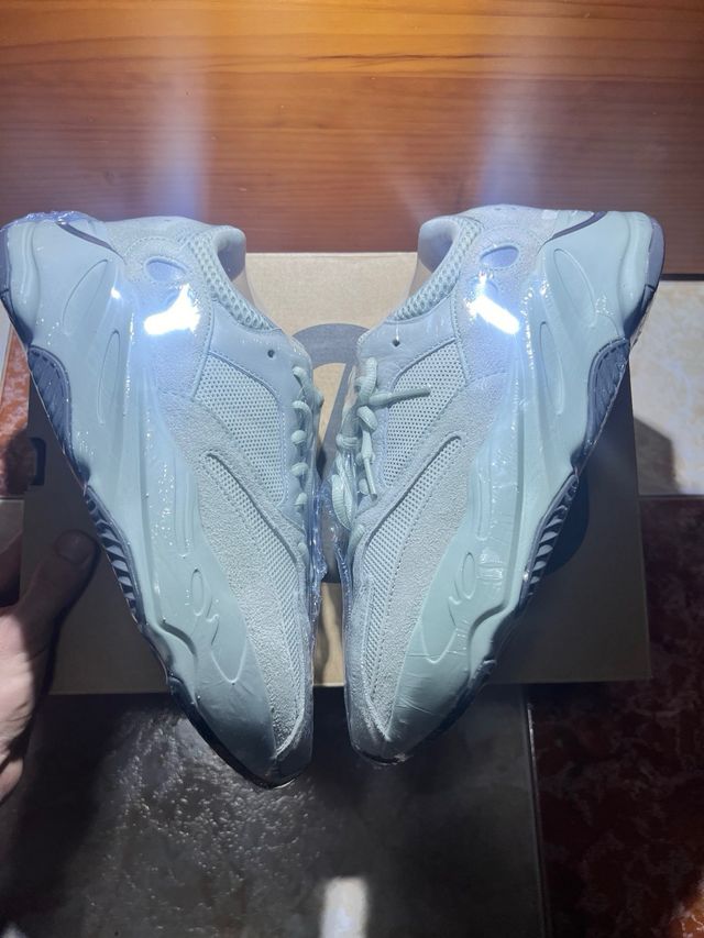 Adidas Yeezy Boost 700