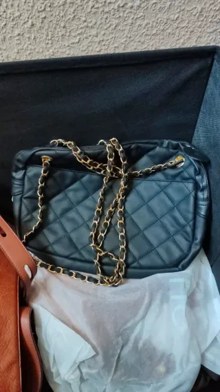 Bolso azul de piel