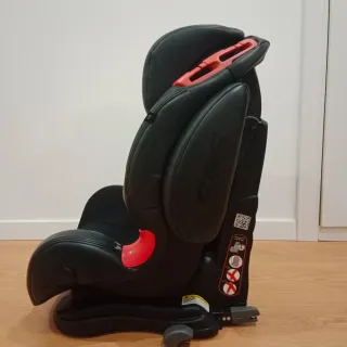Silla coche Isofix negra y roja