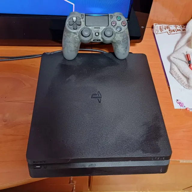 PS4 Slim 500GB Negra + Mando Original y Cables