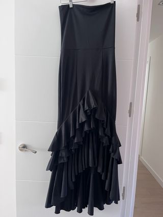 Falda flamenca negra con volantes.