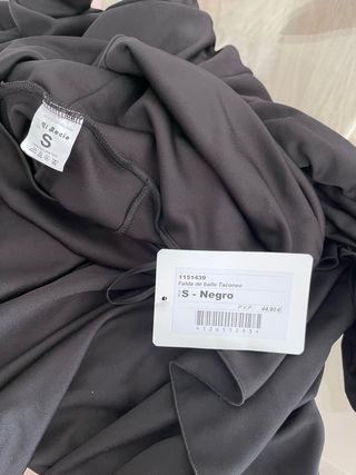 Falda flamenca negra con volantes.