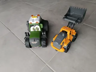 2 Brinquedos de Construção - Trator e Pá Carregade