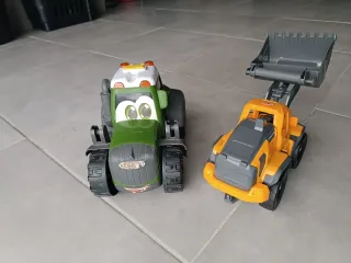 2 Brinquedos de Construção - Trator e Pá Carregade