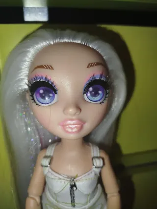 Muñeca Rainbow High Amaya Raine