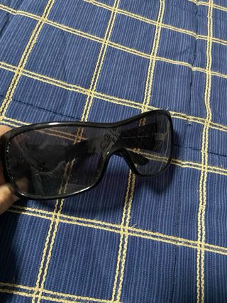 Occhiali da sole Miu Miu neri con custodia