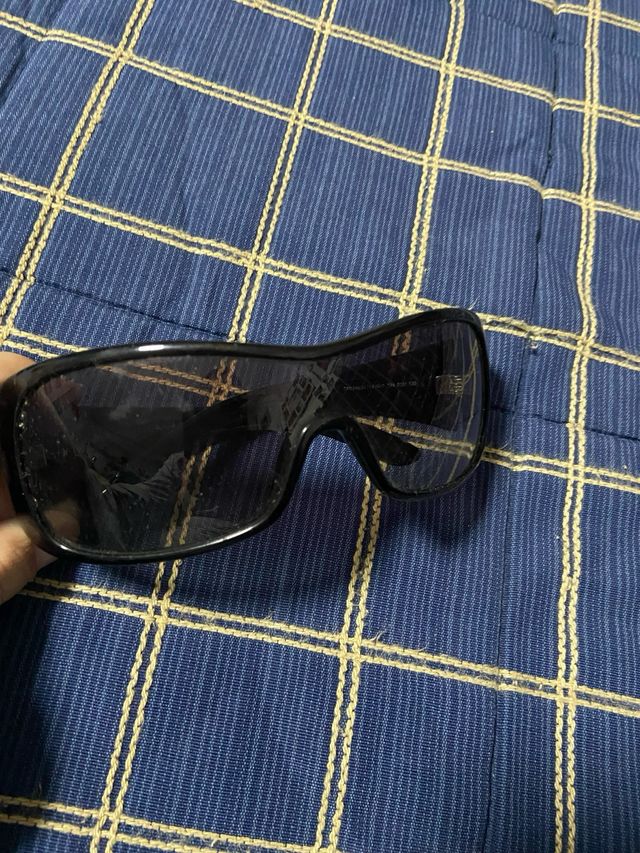 Occhiali da sole Miu Miu neri con custodia