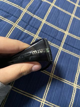 Occhiali da sole Miu Miu neri con custodia