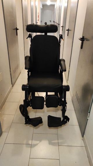 Silla de ruedas articulada