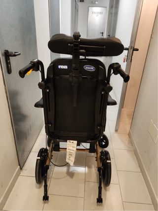 Silla de ruedas articulada