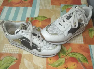 Deportivas Michael Kors Mujer Beige & Blanco.