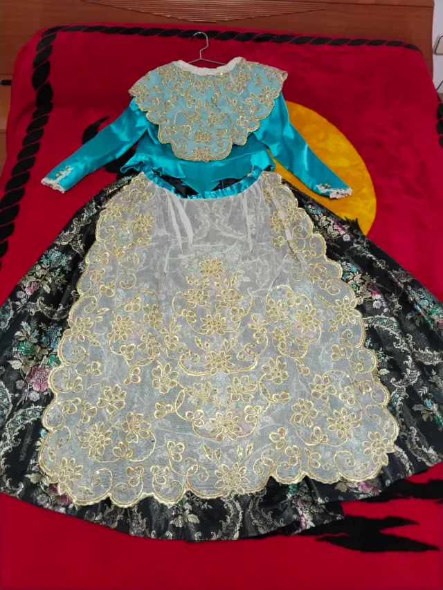 Traje de Fallera Talla S con 2 corpiños