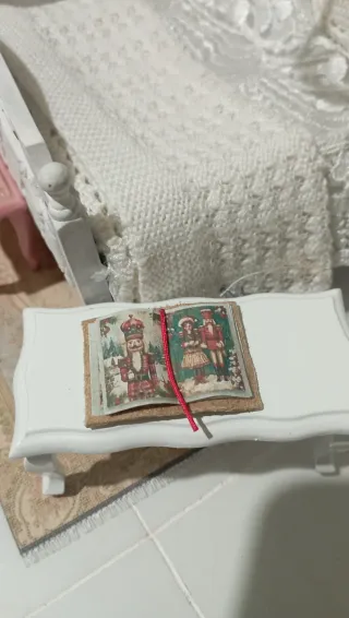 Libro aperto miniatura Dollhouse 1:12