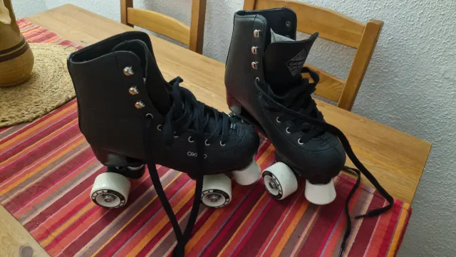 Patines negros talla 38
