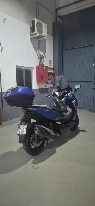 Honda Forza Azul con Baúl