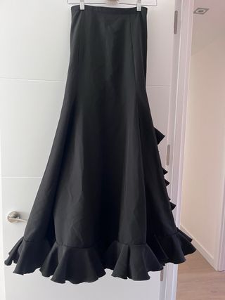 Falda flamenca negra con volantes