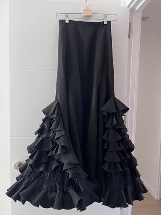 Falda flamenca negra con volantes