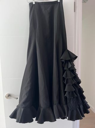 Falda flamenca negra con volantes