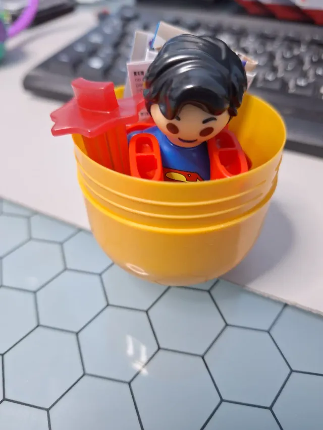 Huevo Kinder Maxi Superman RESERVADO baël&sylv