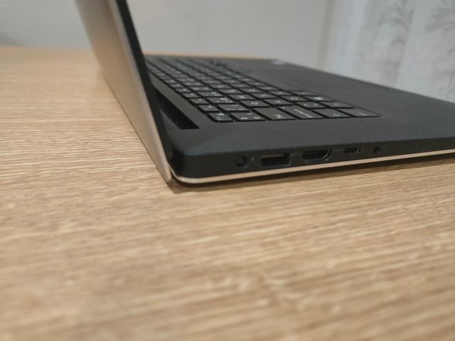 Portátil Dell XPS 15 9560 15"