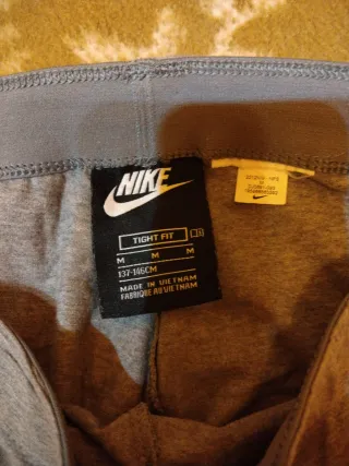 Pantalón niña Nike gris talla 10