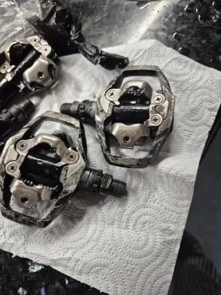 Pedales anchos Shimano MTB