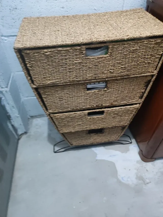 Oferta  Cómoda de mimbre con 4 cajones