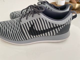 Zapatillas Nike grises y negras