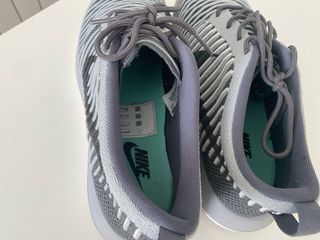 Zapatillas Nike grises y negras