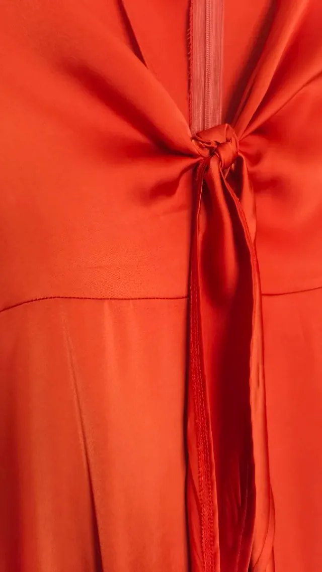 Vestido satinado elegante color caldera