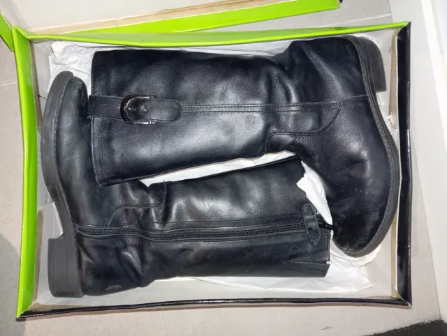 Botas de cuero y ante