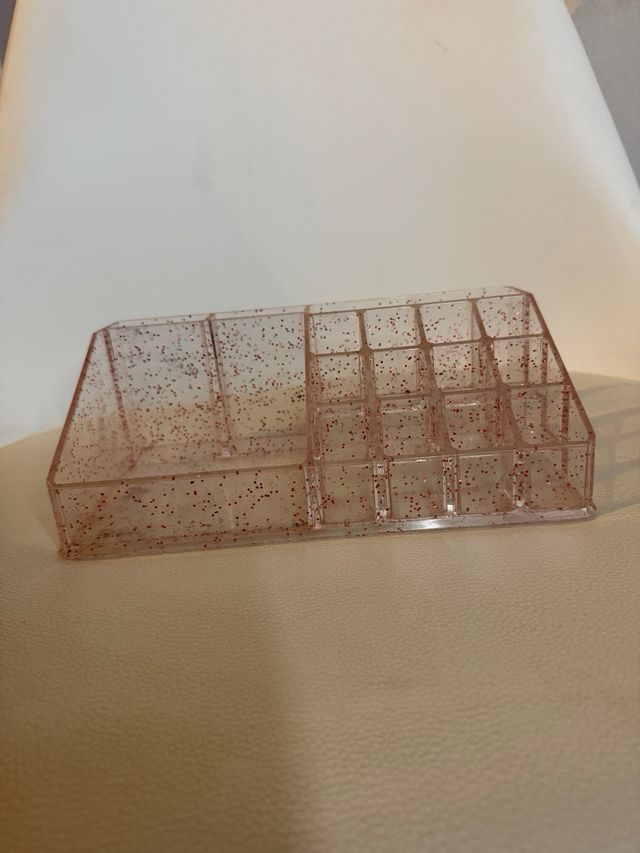 Organizador de maquillaje con brillos