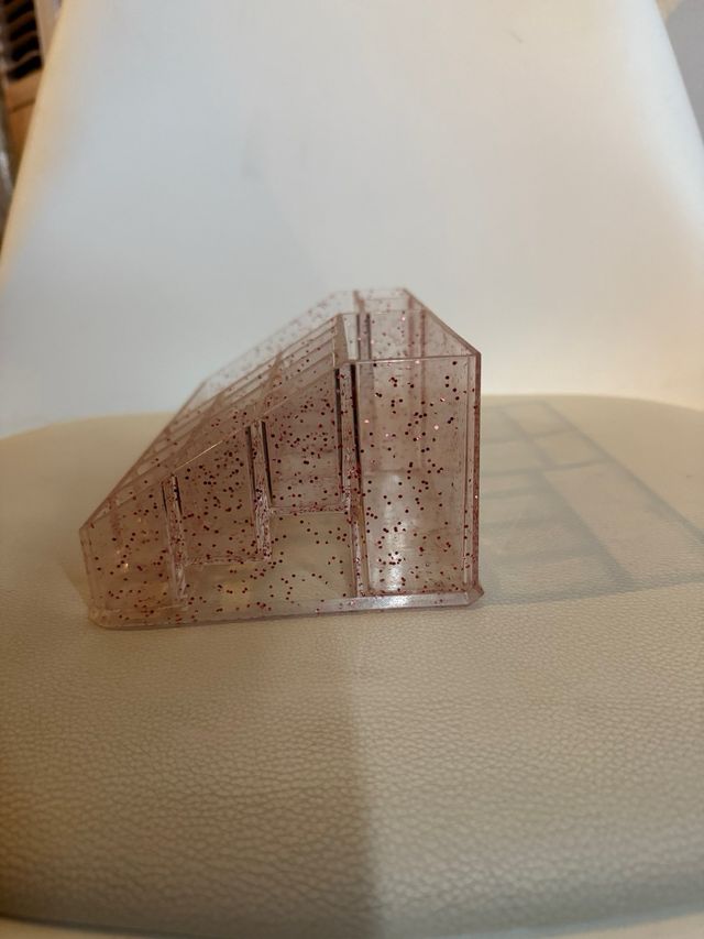 Organizador de maquillaje con brillos