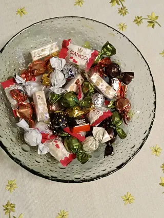 Centrotavola in vetro con bolle.